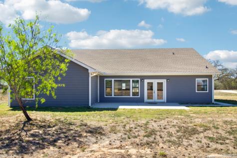 1783 County Road 7711 Devine TX 78016