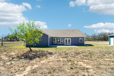 1783 County Road 7711 Devine TX 78016