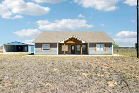 1783 County Road 7711 Devine TX 78016