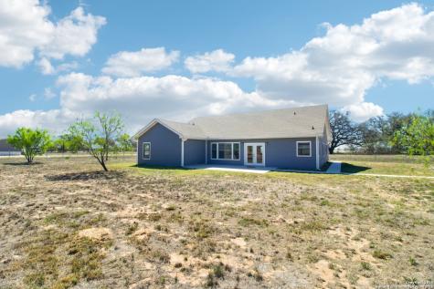 1783 County Road 7711 Devine TX 78016