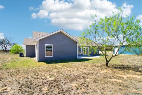 1783 County Road 7711 Devine TX 78016
