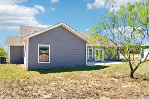 1783 County Road 7711 Devine TX 78016
