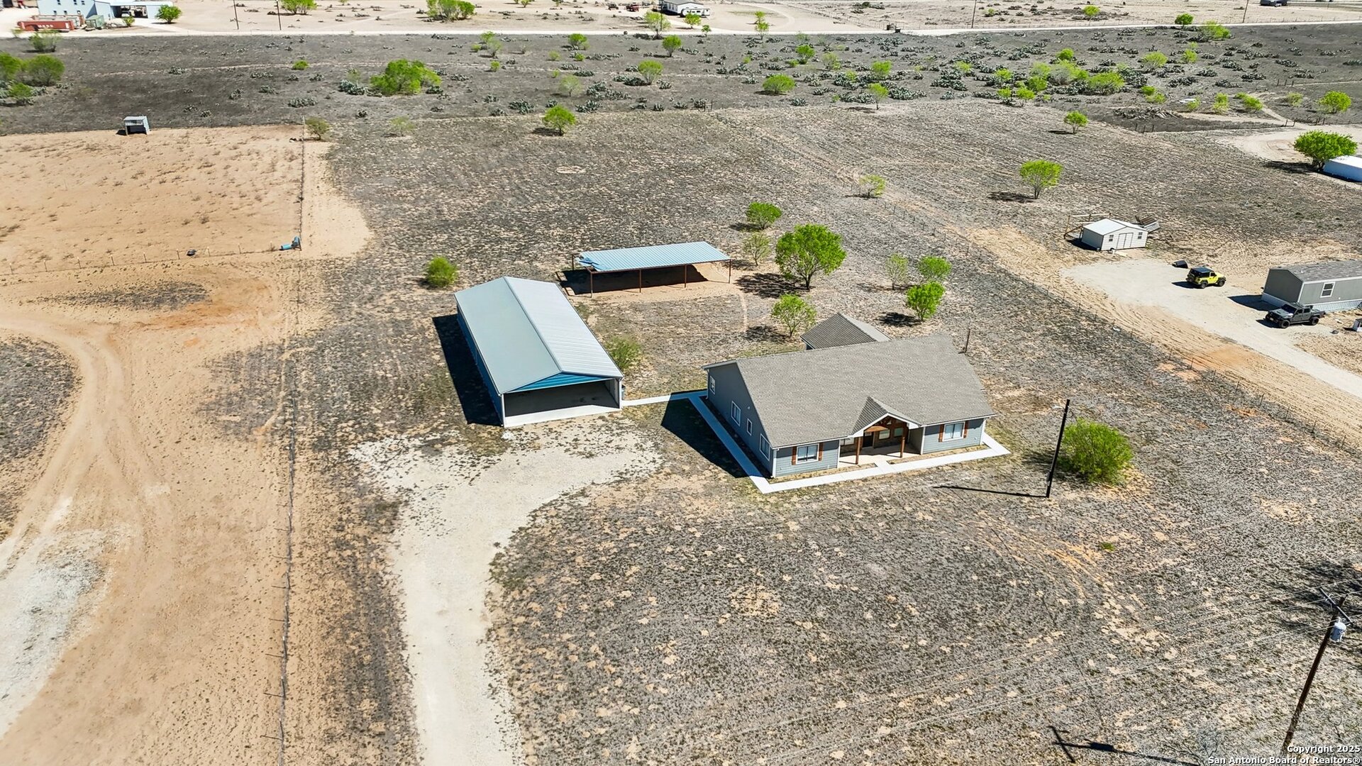 1783 County Road 7711 Devine TX 78016