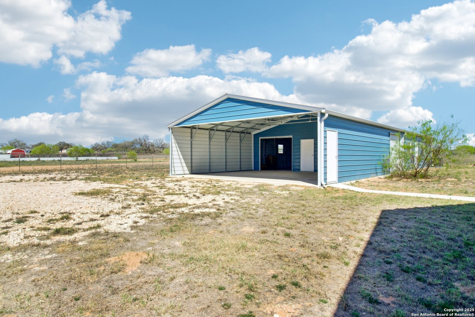 1783 County Road 7711 Devine TX 78016