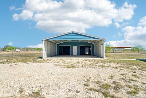 1783 County Road 7711 Devine TX 78016