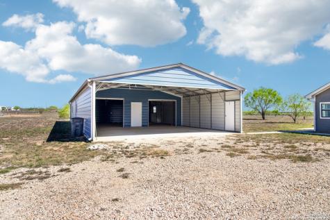 1783 County Road 7711 Devine TX 78016