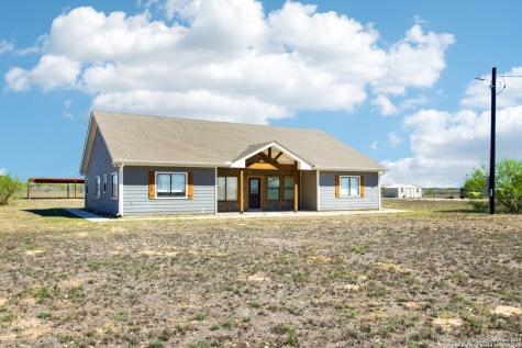 1783 County Road 7711 Devine TX 78016