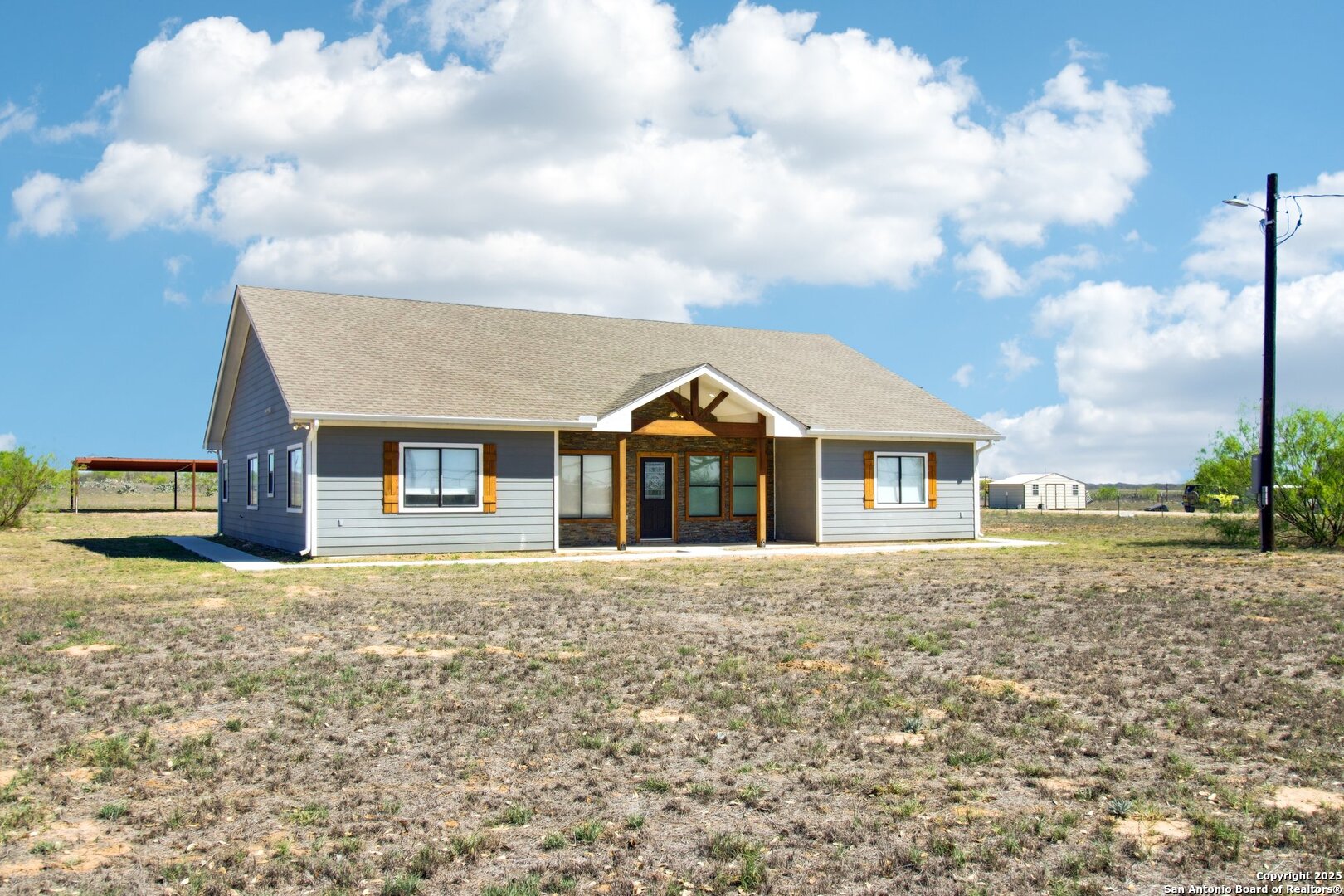 1783 County Road 7711 Devine TX 78016
