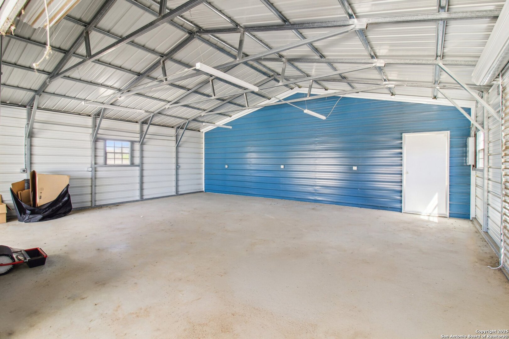 1783 County Road 7711 Devine TX 78016