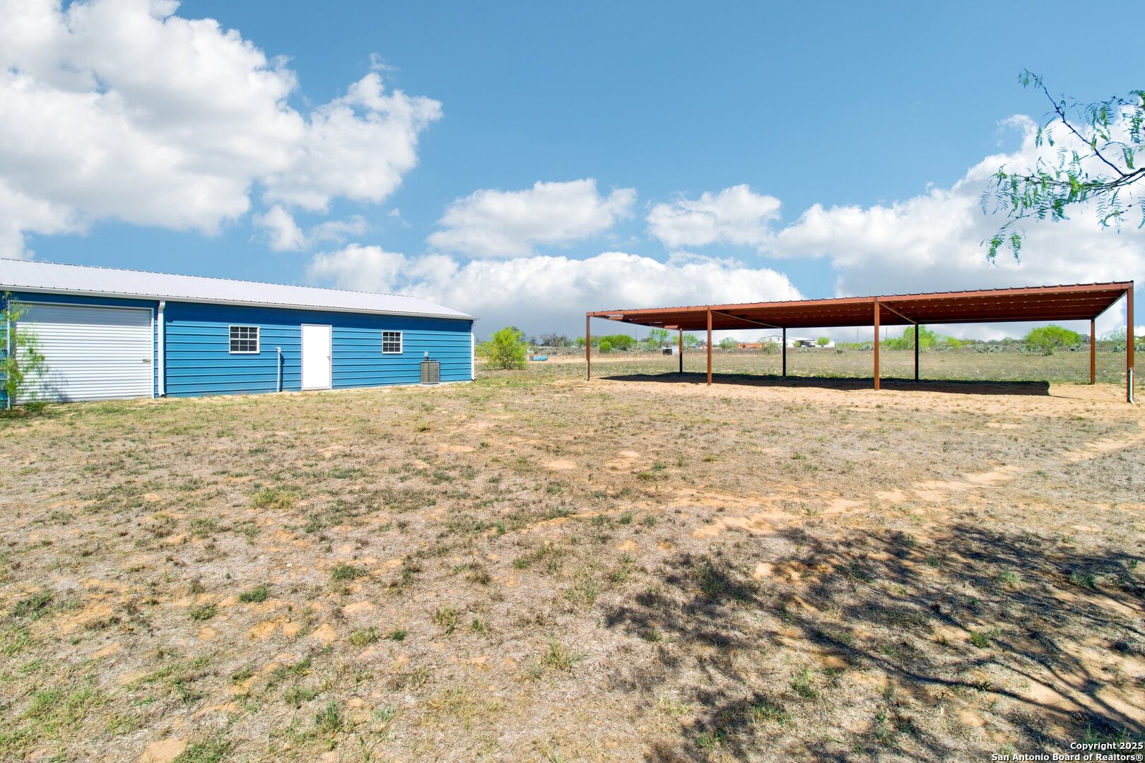 1783 County Road 7711 Devine TX 78016