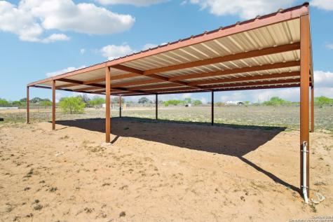 1783 County Road 7711 Devine TX 78016