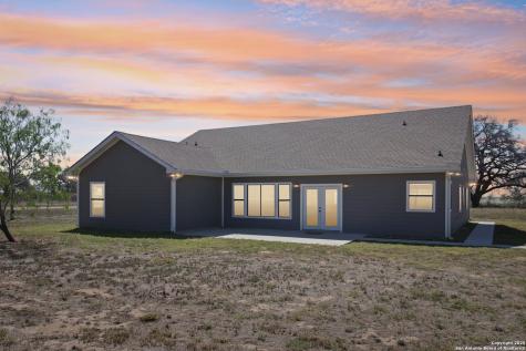 1783 County Road 7711 Devine TX 78016