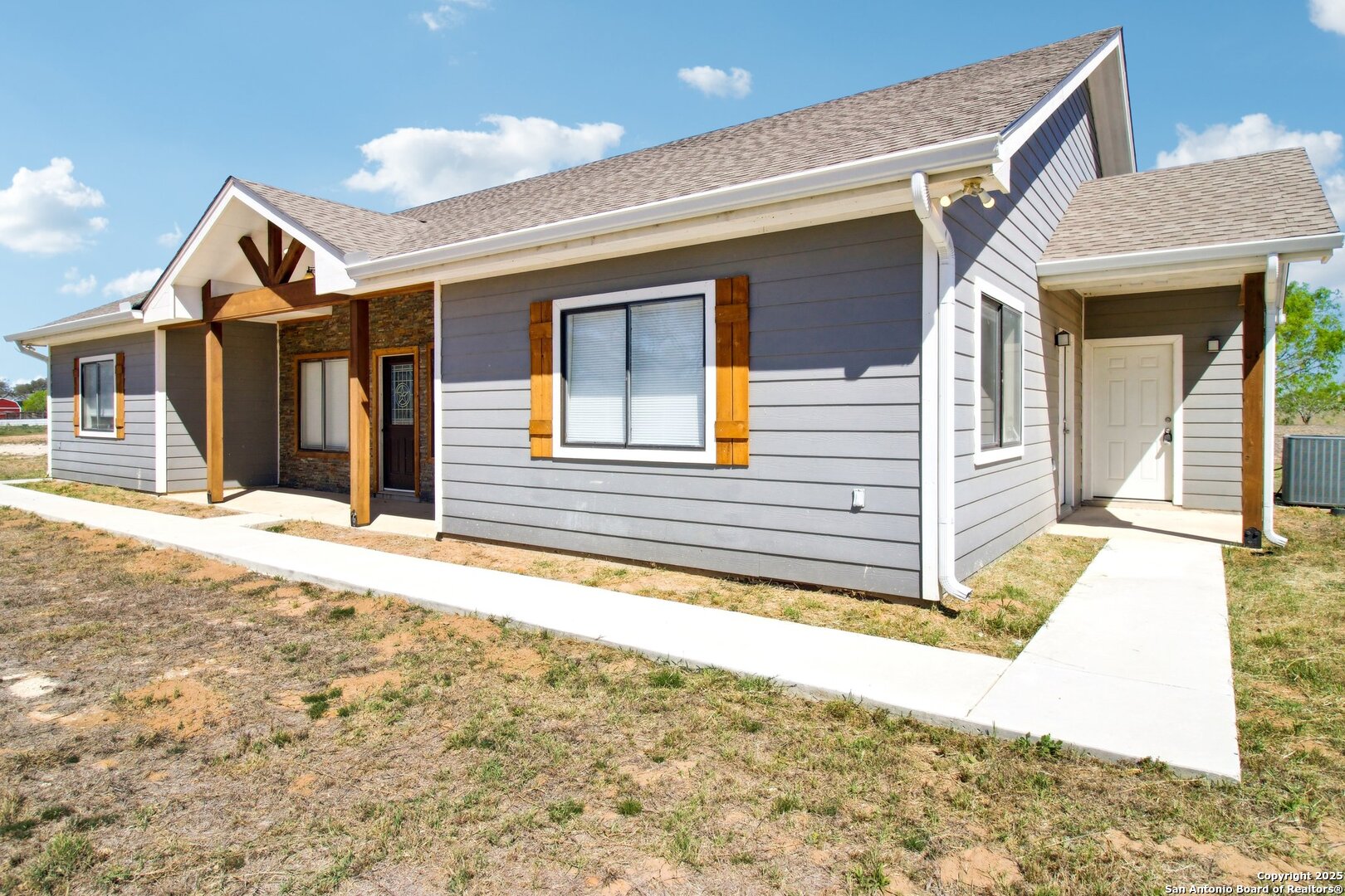 1783 County Road 7711 Devine TX 78016