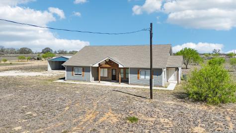 1783 County Road 7711 Devine TX 78016