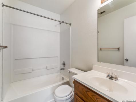 211 Autumn Pass San Antonio TX 78245