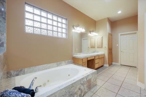 702 Bluff Breeze San Antonio TX 78216