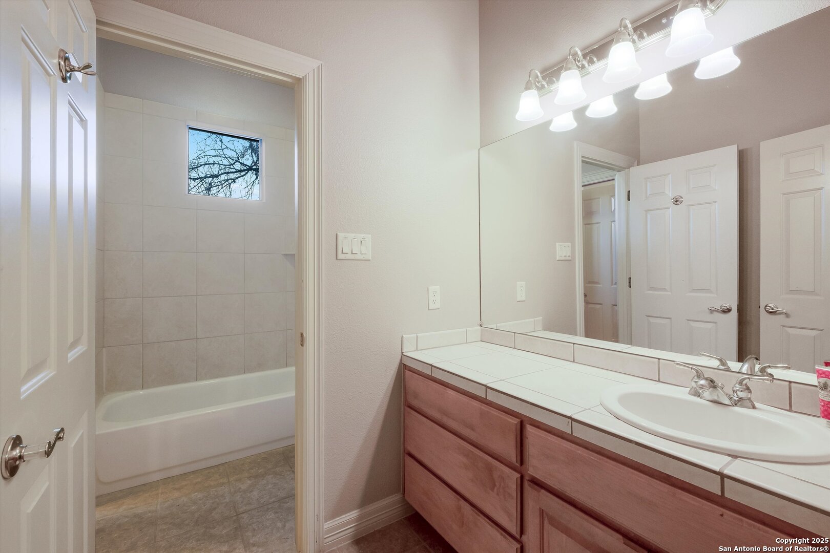 702 Bluff Breeze San Antonio TX 78216