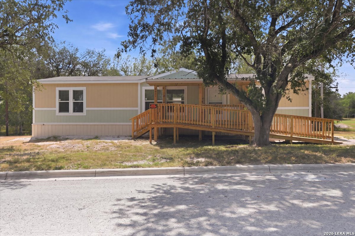1011 Mark Street George West TX 78022