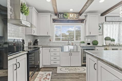 22910 Black Cherry Elmendorf TX 78112