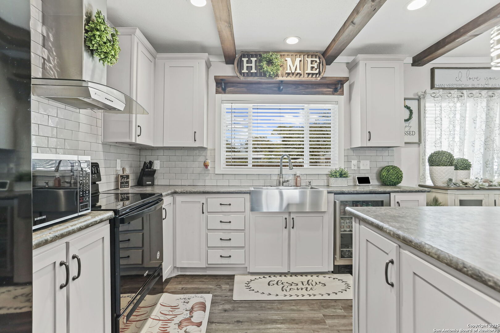 22910 Black Cherry Elmendorf TX 78112
