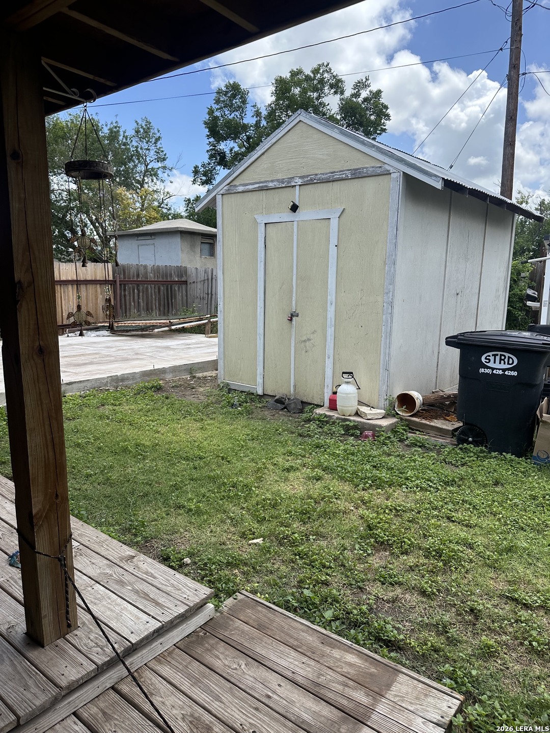 404 W Polk Street Sabinal TX 78801