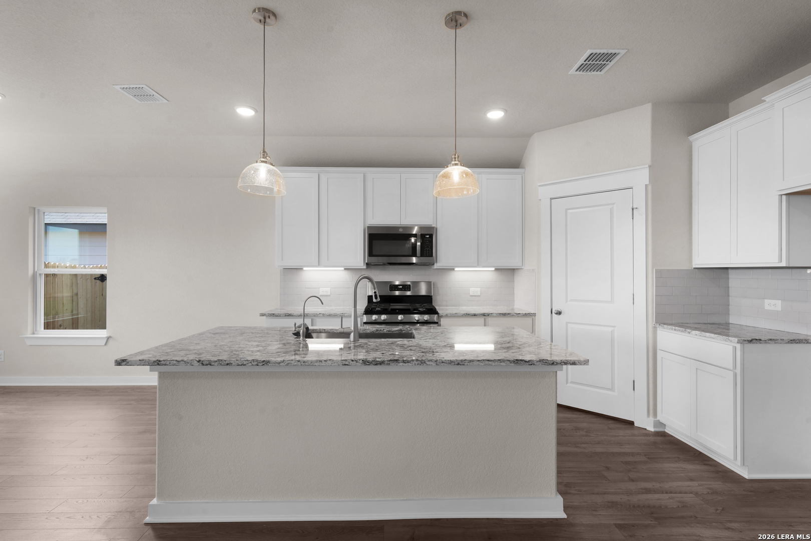 2506 White Daisy Hill Converse TX 78109