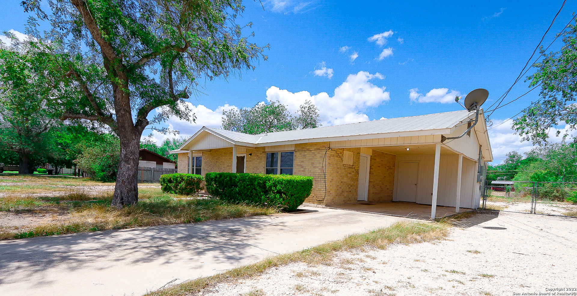 733 N Camp Street Uvalde TX 78801