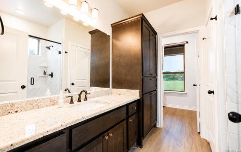 3137 County Road 5710 Devine TX 78016