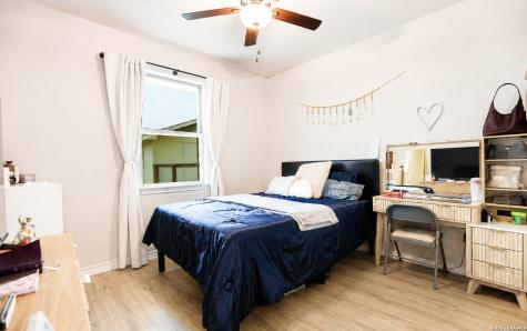 3137 County Road 5710 Devine TX 78016