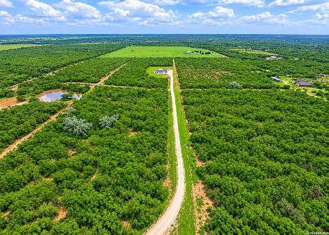 3137 County Road 5710 Devine TX 78016