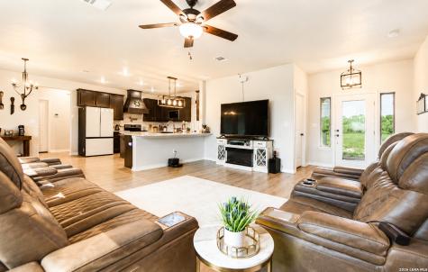 3137 County Road 5710 Devine TX 78016