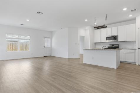 10651 Erinita Way Converse TX 78109