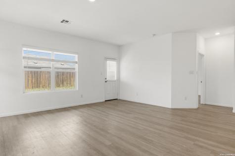 10651 Erinita Way Converse TX 78109
