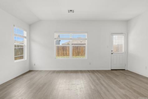 10651 Erinita Way Converse TX 78109
