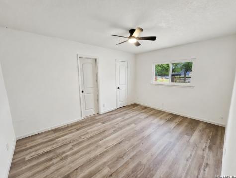 1070 Frost Fire San Antonio TX 78245