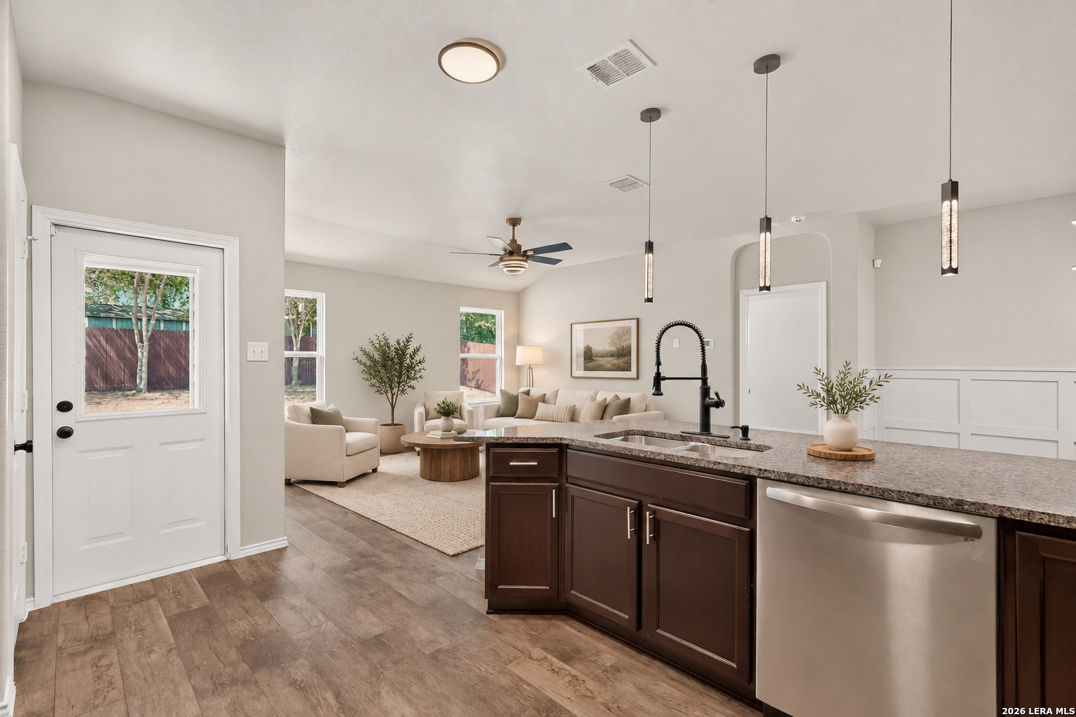 6321 Kendall Cove Converse TX 78109