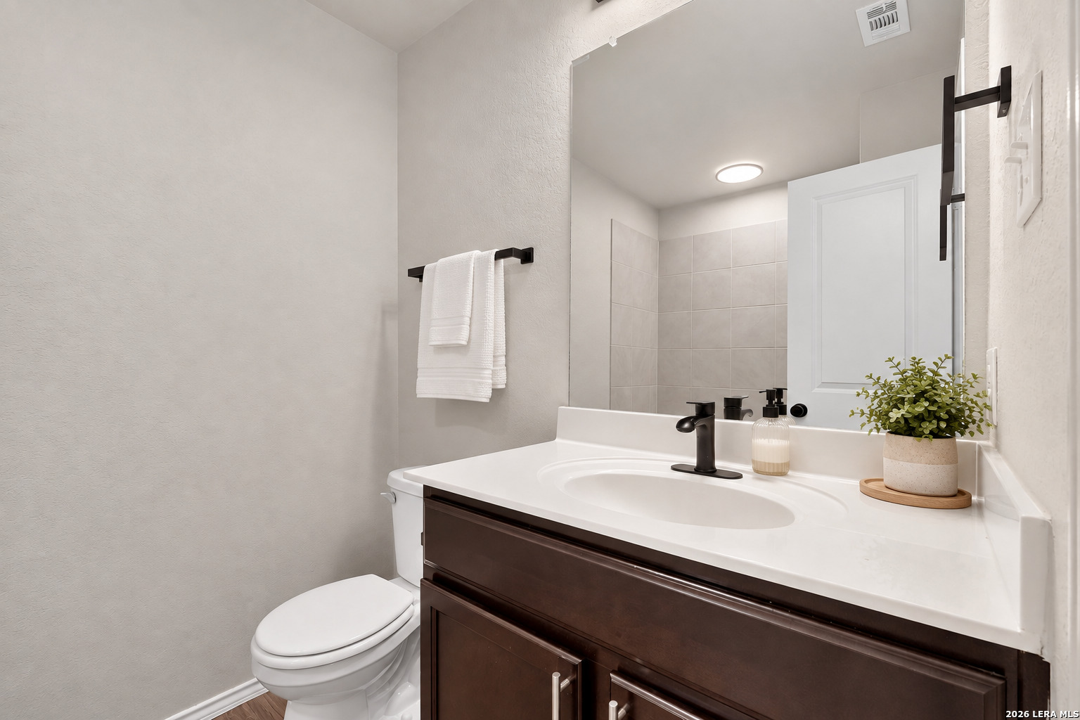 6321 Kendall Cove Converse TX 78109
