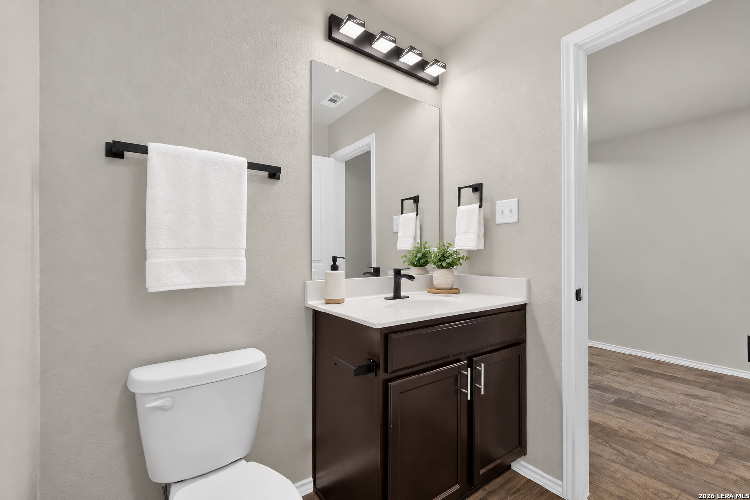 6321 Kendall Cove Converse TX 78109