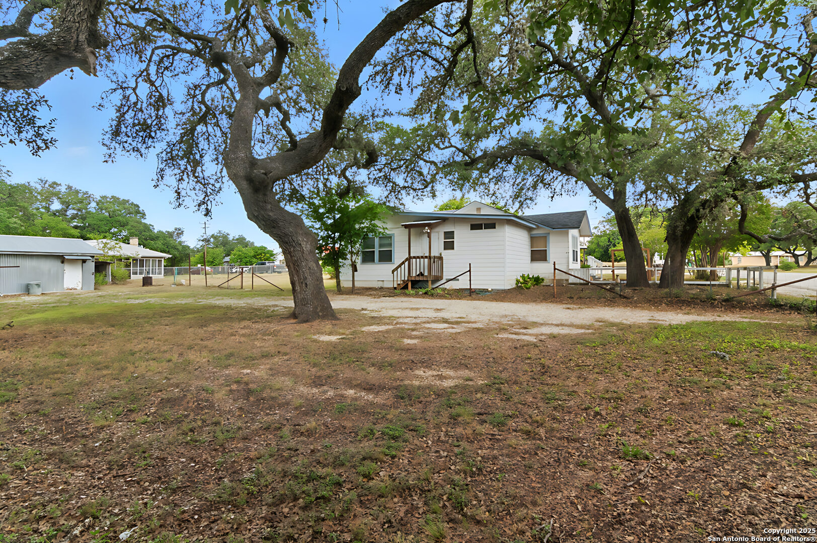 1221 Mesquite Blanco TX 78606