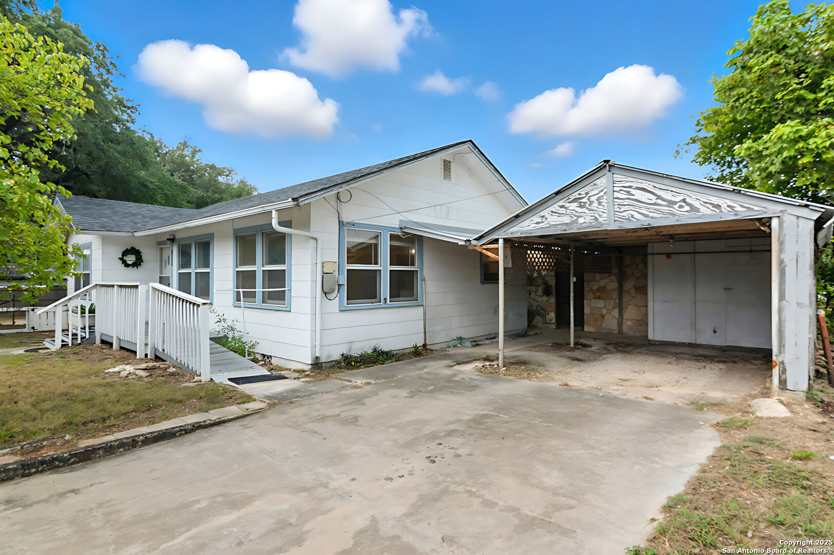 1221 Mesquite Blanco TX 78606