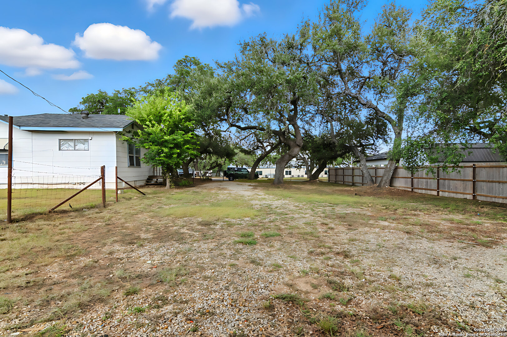1221 Mesquite Blanco TX 78606