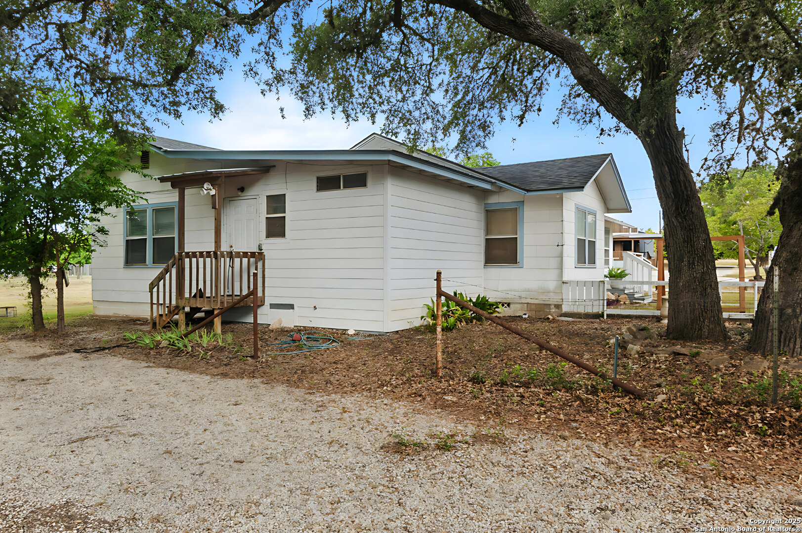 1221 Mesquite Blanco TX 78606