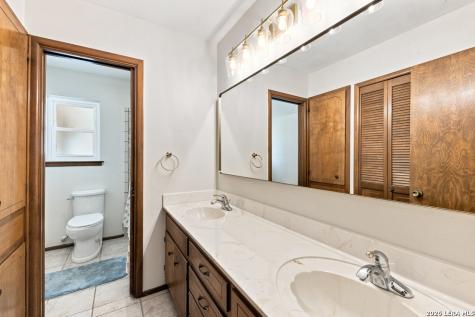 426 Yosemite Drive Hollywood Park TX 78232