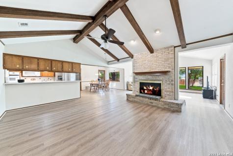 426 Yosemite Drive Hollywood Park TX 78232
