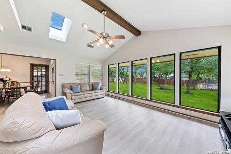 426 Yosemite Drive Hollywood Park TX 78232