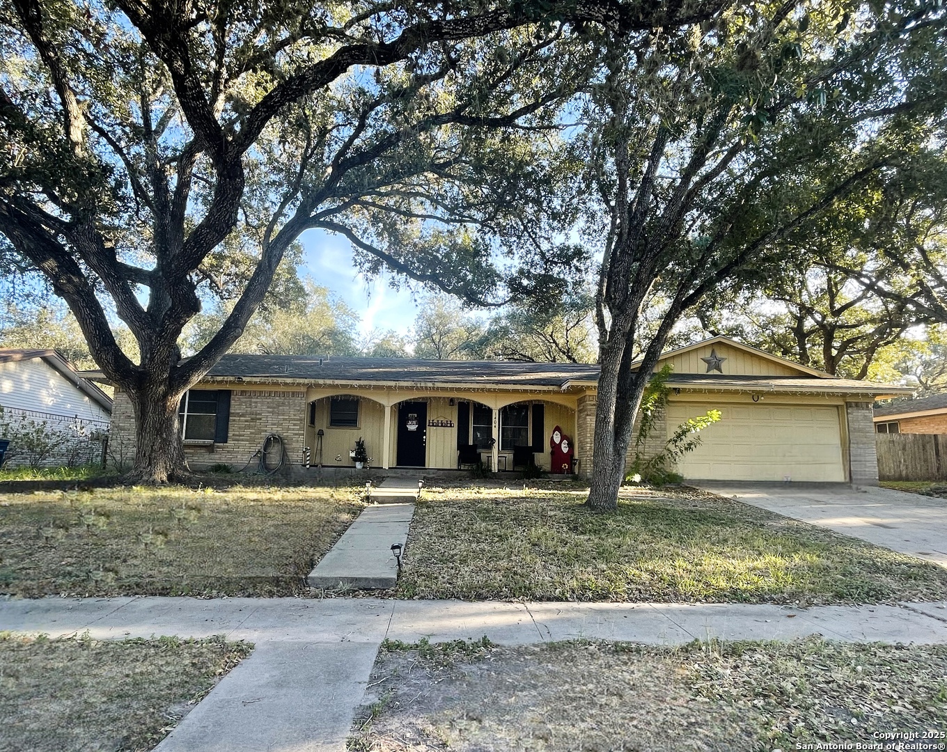 1404 Inez Beeville TX 78102
