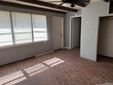 403.5 Retta Street Carrizo Springs TX 78834