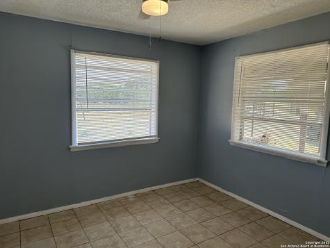 403.5 Retta Street Carrizo Springs TX 78834