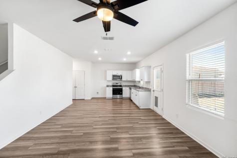 5639 Pearl Meadow Converse TX 78109