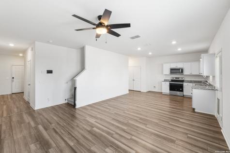 5639 Pearl Meadow Converse TX 78109